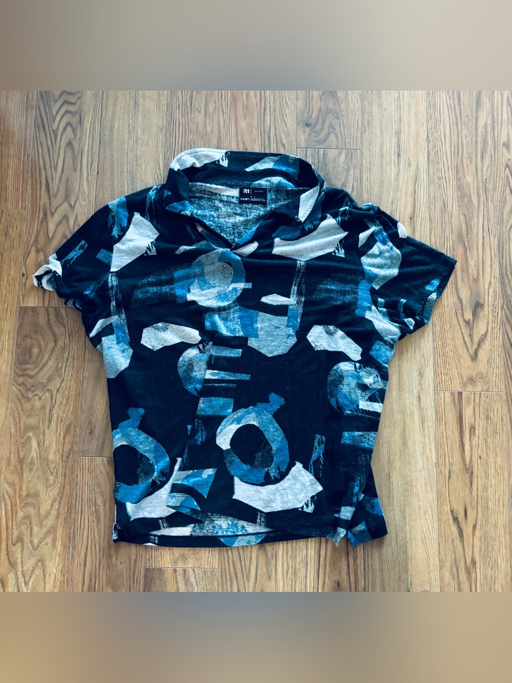 Short Sleeve Graphic Top in Black & Blue
